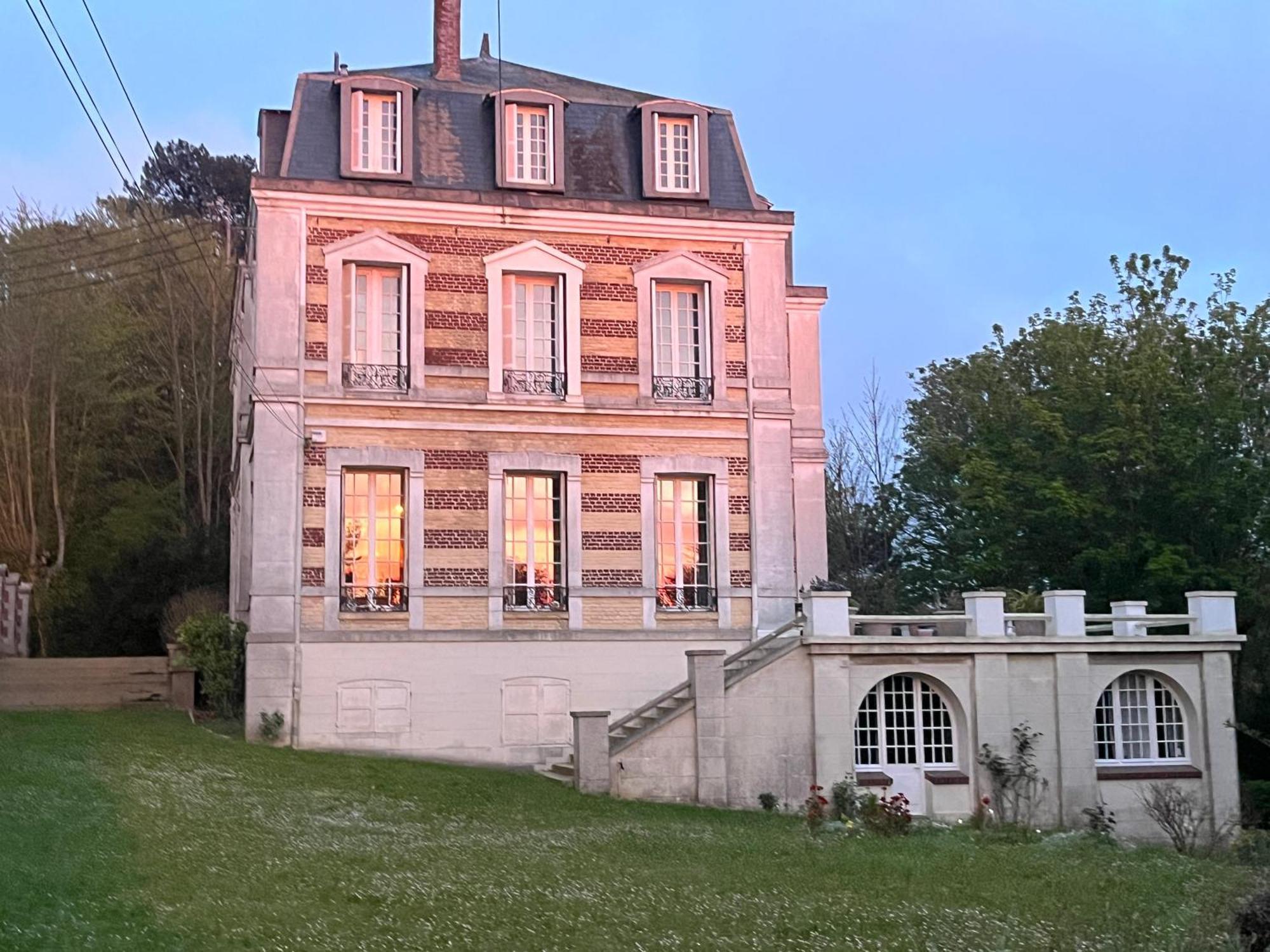 Suite Avec Grande Terrasse Et Parc - Gite Classe 4 Etoiles Etretat Exterior photo