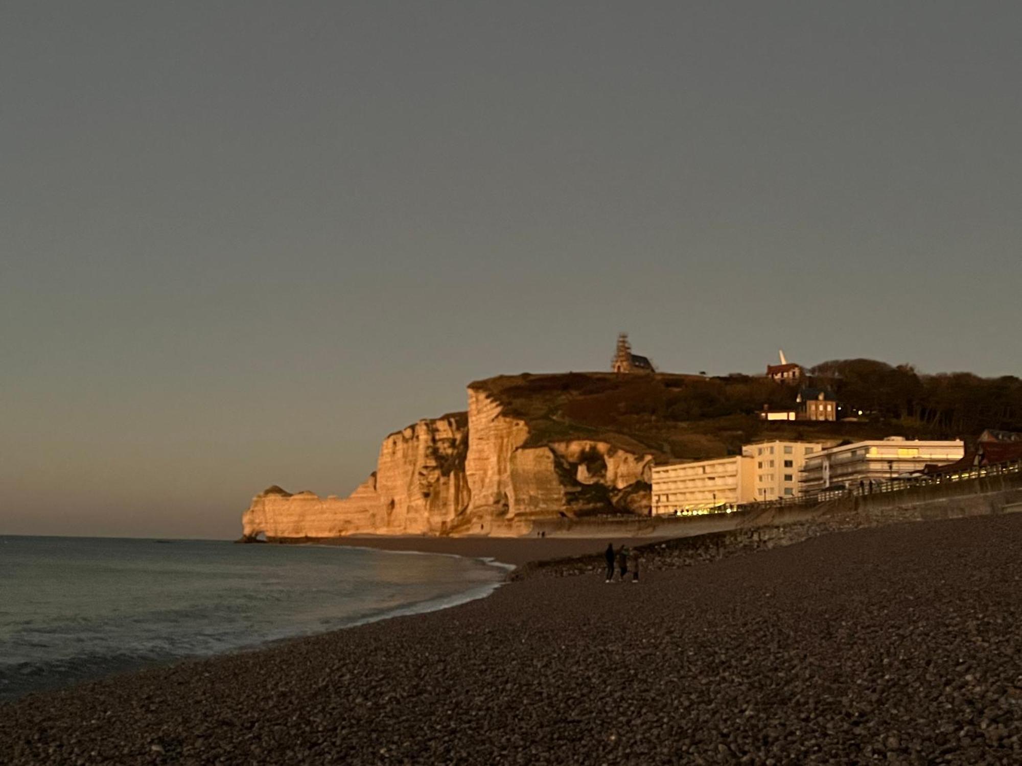 Suite Avec Grande Terrasse Et Parc - Gite Classe 4 Etoiles Etretat Exterior photo